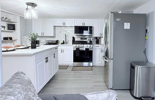 Pawtucket House | Contemporary Apartment- Prime Location to MBTA