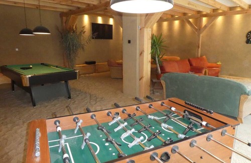 Moeckern House | Ideal for JGA and family reunions with outdoor area, outdoor kitchen, garden, parking lot.