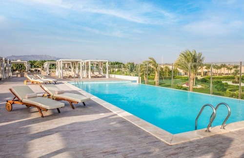 Makadi Bay Hotel | All-Inclusive 5★ Stay | 4 Rooms with Pools, Spa, Golf & 50-Slide Water Park
