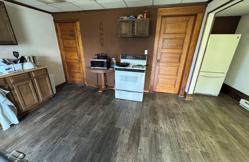 Streeter Cabin | Sportsman's Paradise - Stutsman County Hunting and Fishing Lodge - Dog Friendly