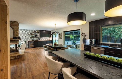 West Bloomington House | Cozy Luxe 4 Bedroom Home: Fireplace, Gym, Office, Fire Pit