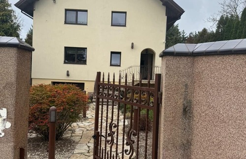 Lomianki House | BIZAR Hostel in Izabelin-Dziekanówek