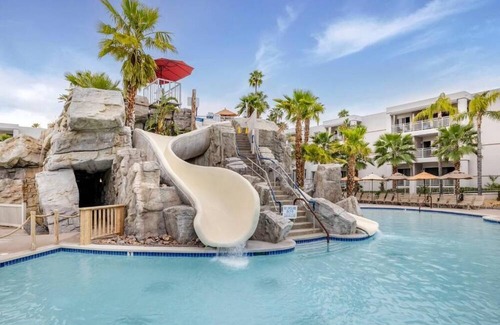 Indian Canyon Hotel | Coachella! Terrific hotel in Palm Springs with fitness room, AC, Kitchenette