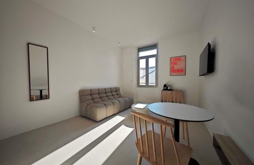 Cannes City Centre Apartment | Viva Riviera Design and Sunny Commandant André