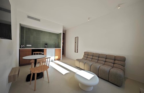 Cannes City Centre Apartment | Viva Riviera Design and Sunny Commandant André