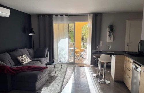 Vitrolles House | L'Interlude, a secret, sensual interlude.