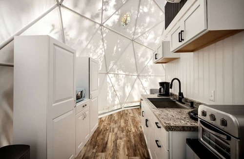 Capon Bridge Cabin | Outstanding Dome with Fire Pit and Hot-tub in Capon Bridge, West Virginia