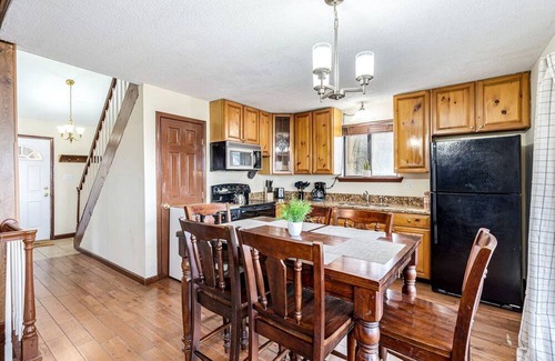 Ridgeway House | Stone Cabin with Amazing Views, Hot Tub, Fire Pit and Game Room Perfect for Your Gerrardstown, WV Getaway