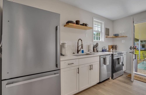 Manning Cottage | Cypress Cottage - Cozy Lake Getaway