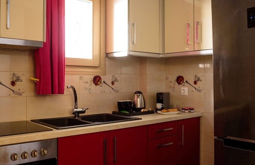 Tholos House | Charming House in the Heart of Oia, Private Jacuzzi, Spacious Yard and Kitchen