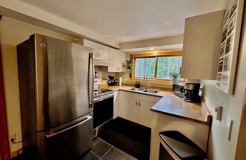 East Kootenay House | Alpine Retreat Basement Suite