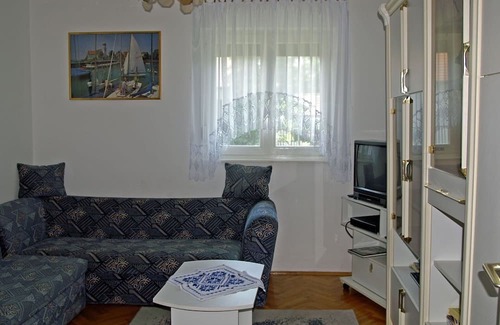 Balatonkeresztur House | Stunning villa for 5 guests with A/C, TV, terrace and parking
