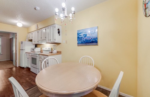 Port Aransas Condo | Roomy 1 BDRM Large Pool w/a Private Courtyard and a 5 Min Walk to the Beach