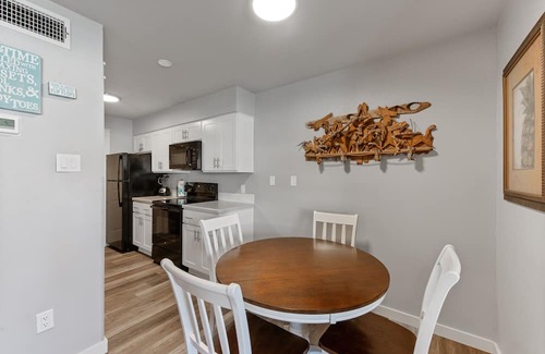 Port Aransas Condo | Roomy 1 BDRM block from the BEACH Large Pool w/a Private Courtyard