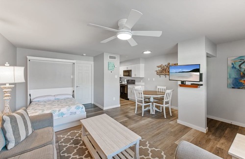 Port Aransas Condo | Roomy 1 BDRM block from the BEACH Large Pool w/a Private Courtyard