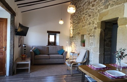 Lloreda Apartment | Rustic, spacious apartment in the Valles Pasiegos, with sheep and hens