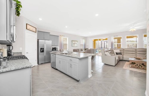 Loughman House | Spectacular Family Home with Pool and Spa-7704OML