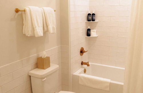 Elk Rapids Apartment | Junior Suite | 2 Queens | 1 King