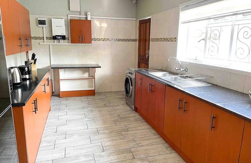 Bulawayo Apartment | Chic Modern House on Neasden - 2085