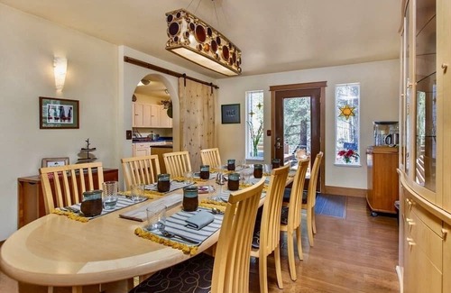 Bear Creek Apartment | Salmon Suite at Bell In The Woods B&B (2 x Queen/Twin) Max 5ppl