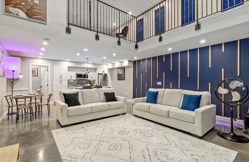 Tuxedo Park House | Calgary Finest Open Concept Loft near Downtown