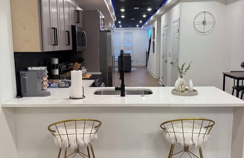 Downtown Baltimore House | Spacious 3BR, 3.5BA Home with Ensuite Bathrooms & Modern Comforts