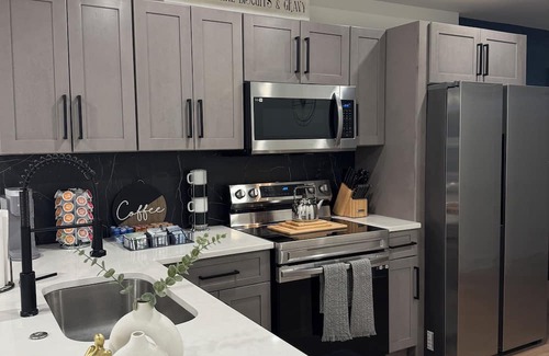 Downtown Baltimore House | Spacious 3BR, 3.5BA Home with Ensuite Bathrooms & Modern Comforts