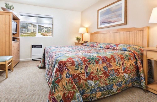 Marina Resort | Charming 2BDRM, Fireplace, W/D, SPA, Pool, hot tub, on OCEAN with beach access