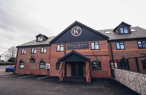 Barrow-on-Trent Apartment | Hen & Chickens Luxury Apt Free Parking | By DerBnB
