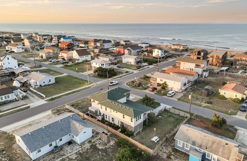 Colington Cottage | Counting Pelicans + Ocean View + Pelican Hunt in Kill Devil Hills, NC