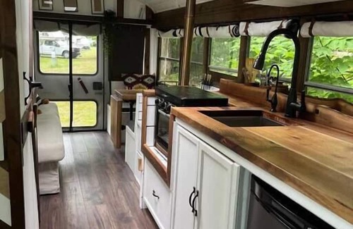 Miller Lake House | Gus the Bus near Tobermory