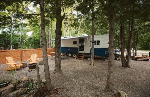 Miller Lake House | Renovated RV Near Tobermory & The Grotto