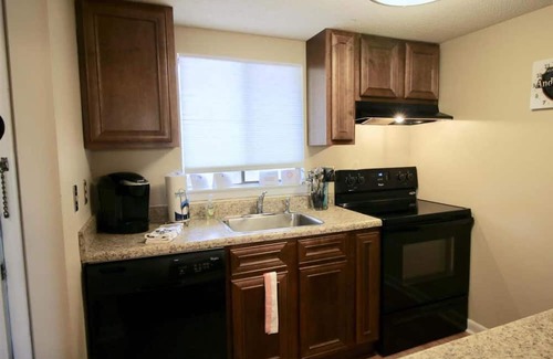 Pinehurst Condo | Sealladh Loch Summary