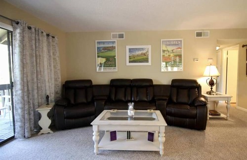 Pinehurst Condo | Sealladh Loch Summary