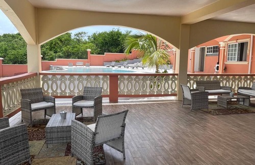Silver Sands Apartment | Charming 3-bedroom apartment with Pool, WiFi, AC in enchanting Duncan’s Bay