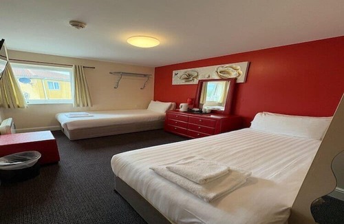 Quedgeley Apartment | GO2 Gloucester Hotel by OYO | Standard Double