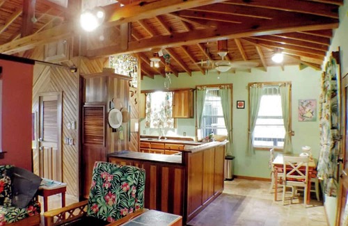 Isla de Utila Cabin | Utila's Red Cliff Cabana