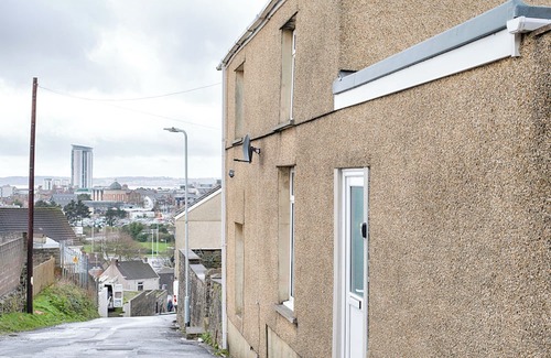 St. Thomas House | Parking, Smart TV's in All Rooms, Central Location