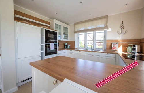 Borgsum House | Utblick vacation home in Borgsum: relax with a sea view and sauna