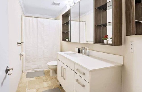 Novi Apartment | Luxury 2BD | DT Novi | 2 Beds | Free Parking