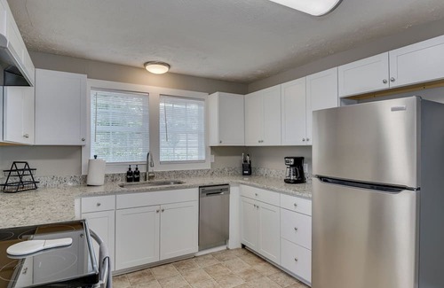 Augusta Cottage | Your Perfect Augusta Basecamp: Relaxing, Full of Charm, and Close to Everything!