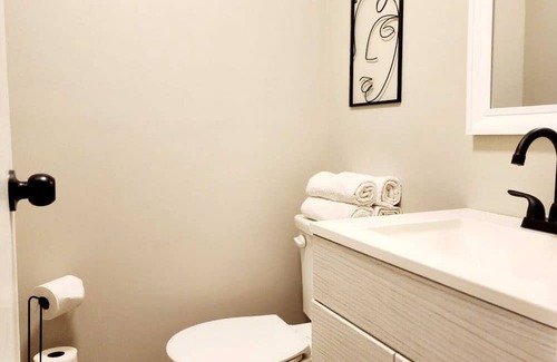 Ashland Apartment | Cozy compact Studio in Ashland, PA, High-speed Wi-Fi , AC & Complimentary coffee