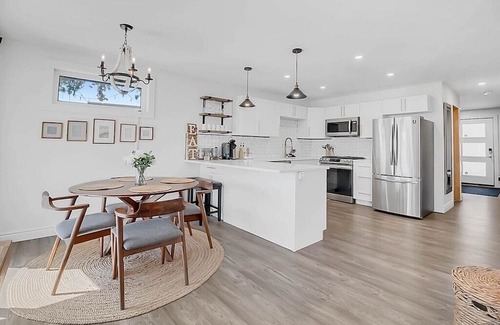 Lakeshore House | 2 bdr Belle River retreat