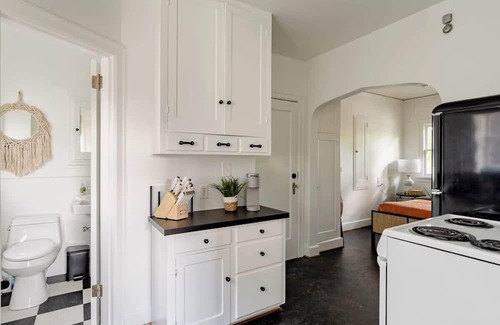 Hosford-Abernethy Apartment | BoHo Oasis in Ladd's Addition with 2 Beds