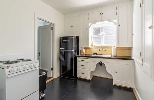 Hosford-Abernethy Apartment | Ladd's Addition Bohemian Paradise ~ 95 WalkScore