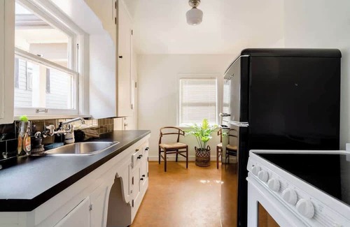 Hosford-Abernethy House | 1892 Bohemian Dream Studio in Ladd's Addition