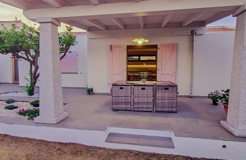 Carloforte House | Da Riccardo - Double Bedroom Yellow Rose Window
