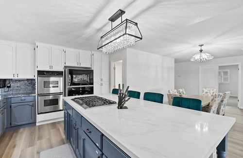 Discovery Bay House | 5 Star Rated Waterfront Oasis - Private boat dock