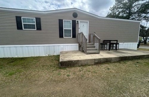 Florence House | 3-bedroom mobile home in peaceful Florence with AC, WiFi
