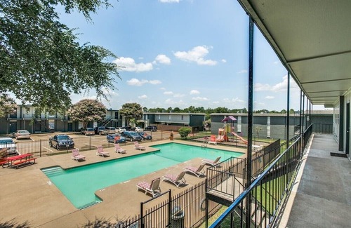 South Arlington Apartment | The Mirage 274 I Comfy 2 Bed 1.5 Bath